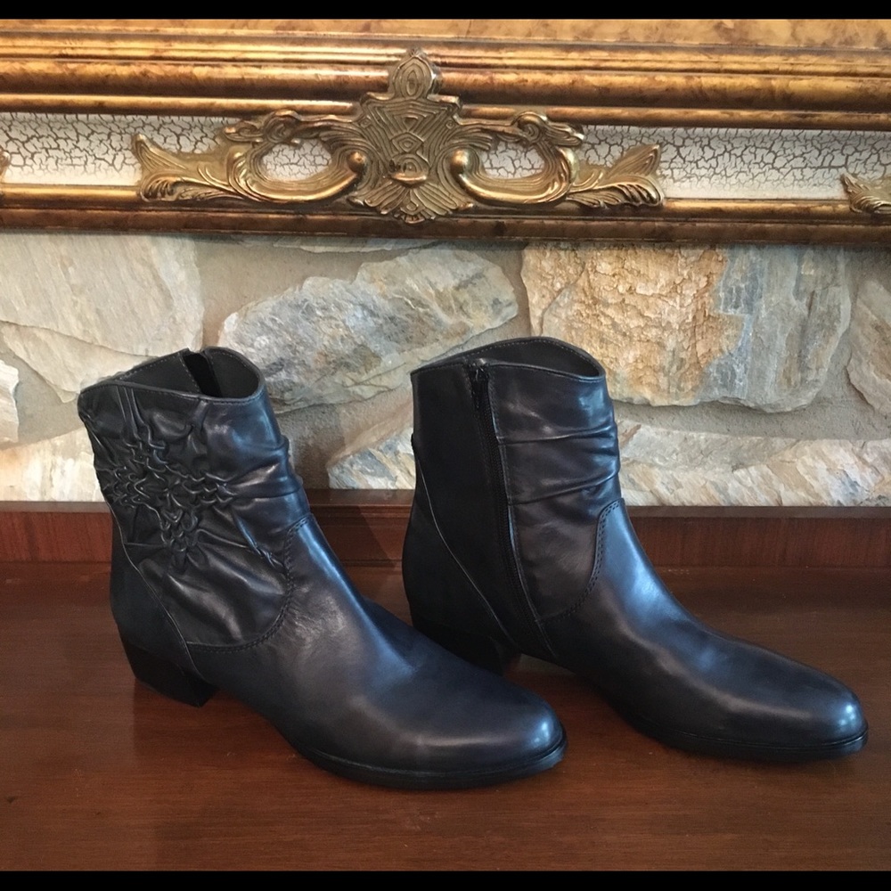 NWOB Made by EVERYBODY BY B.Z MODA. Marked Size 41. Fit like a size 10.